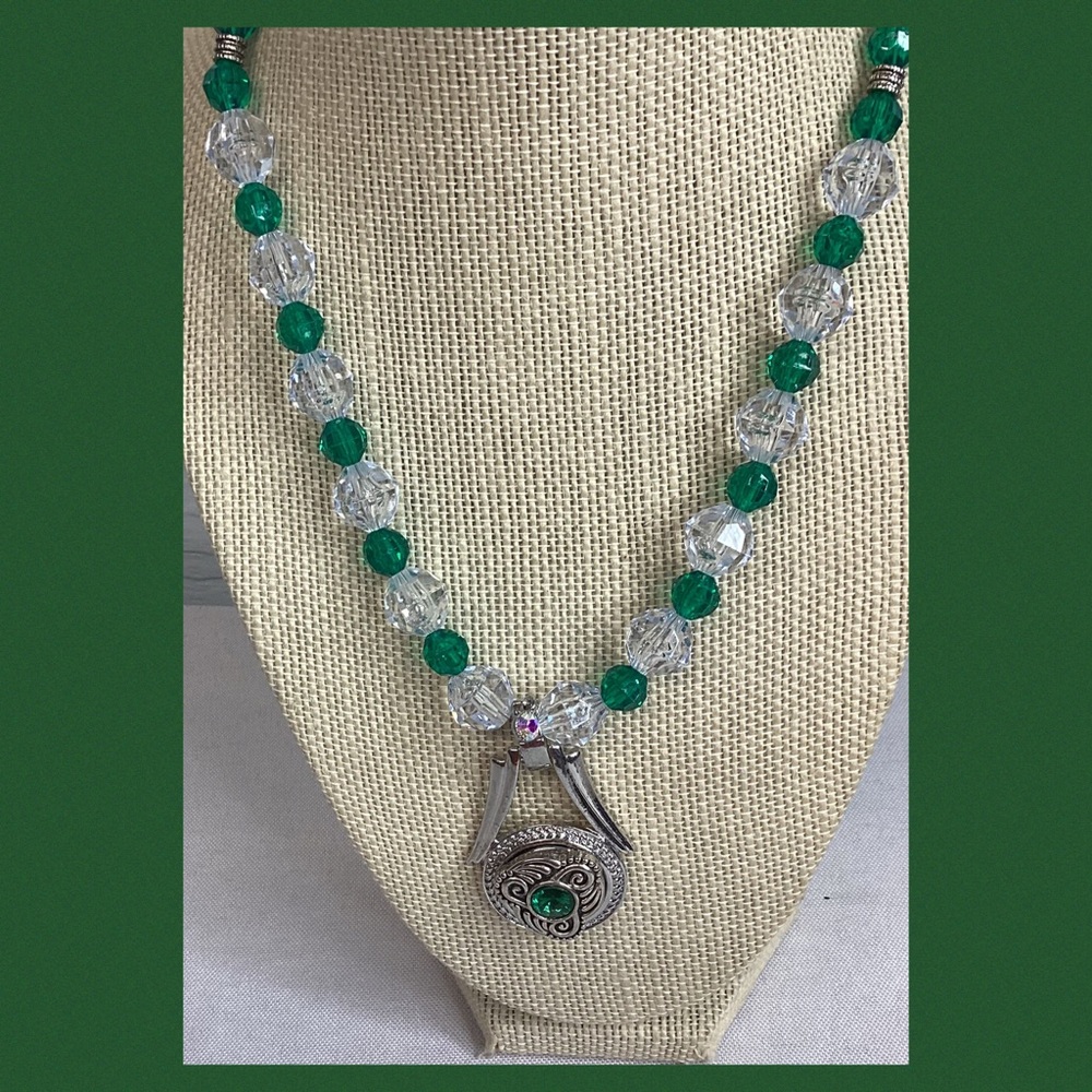 Elegant Green and Silver Beaded Necklace